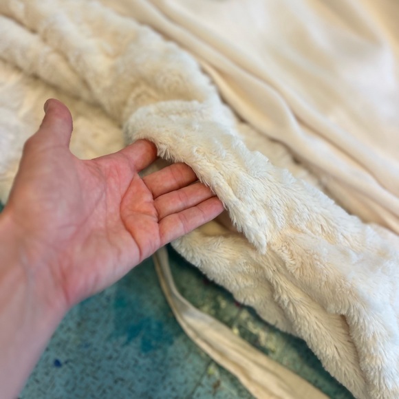 SOFT Blanket Robe - Picture 7 of 13